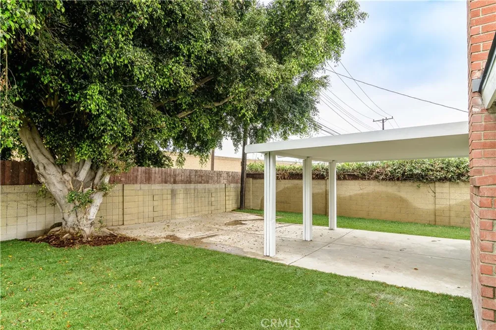 5382 Christal Garden Grove, CA 92845