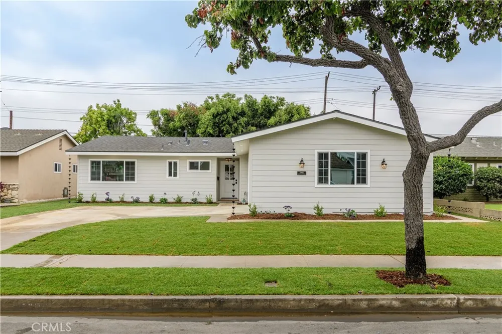 5382 Christal Garden Grove, CA 92845