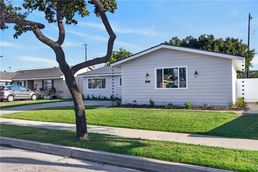 5382 Christal Garden Grove, CA 92845