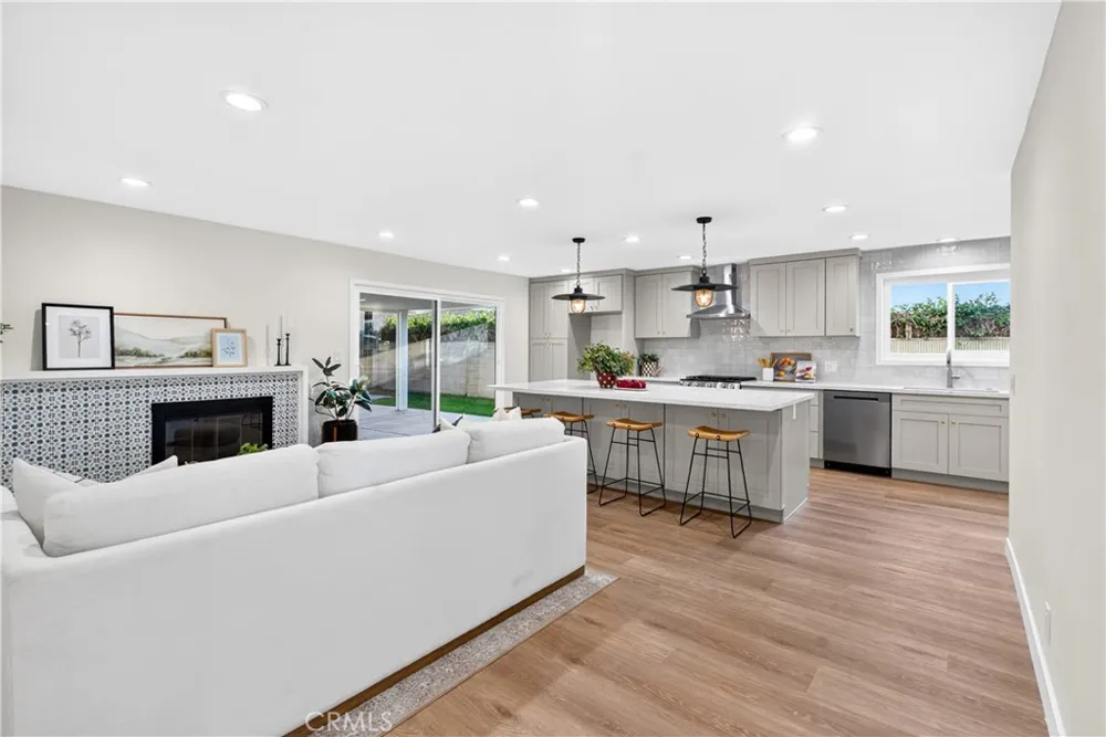 5382 Christal Garden Grove, CA 92845
