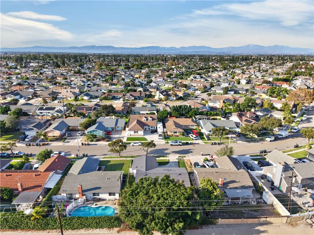 5382 Christal Garden Grove, CA 92845