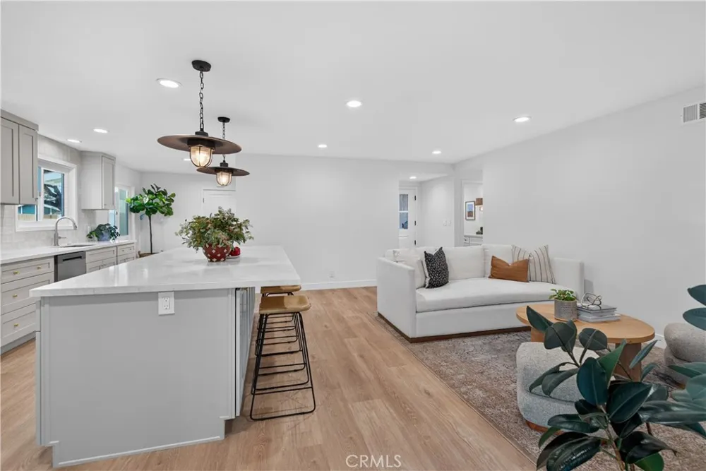 5382 Christal Garden Grove, CA 92845