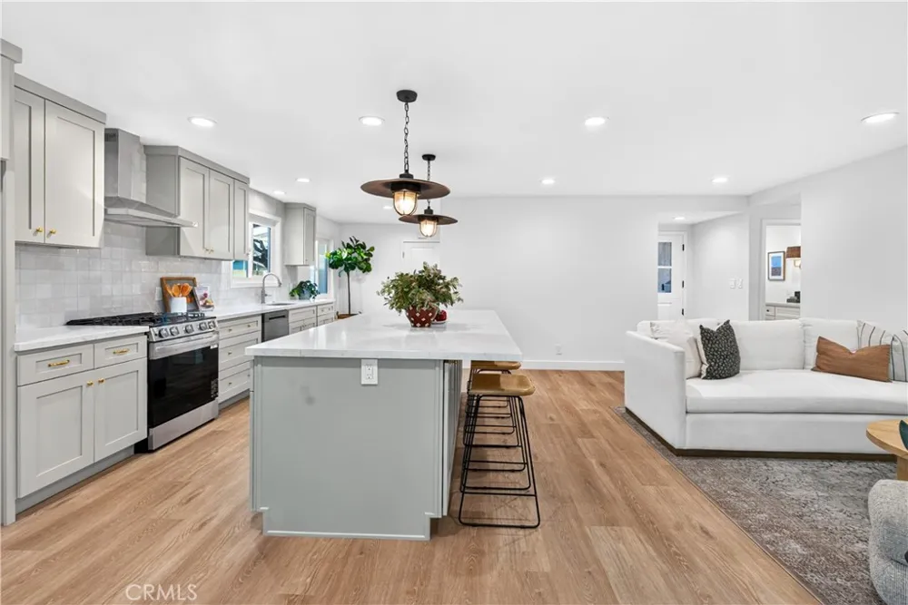 5382 Christal Garden Grove, CA 92845