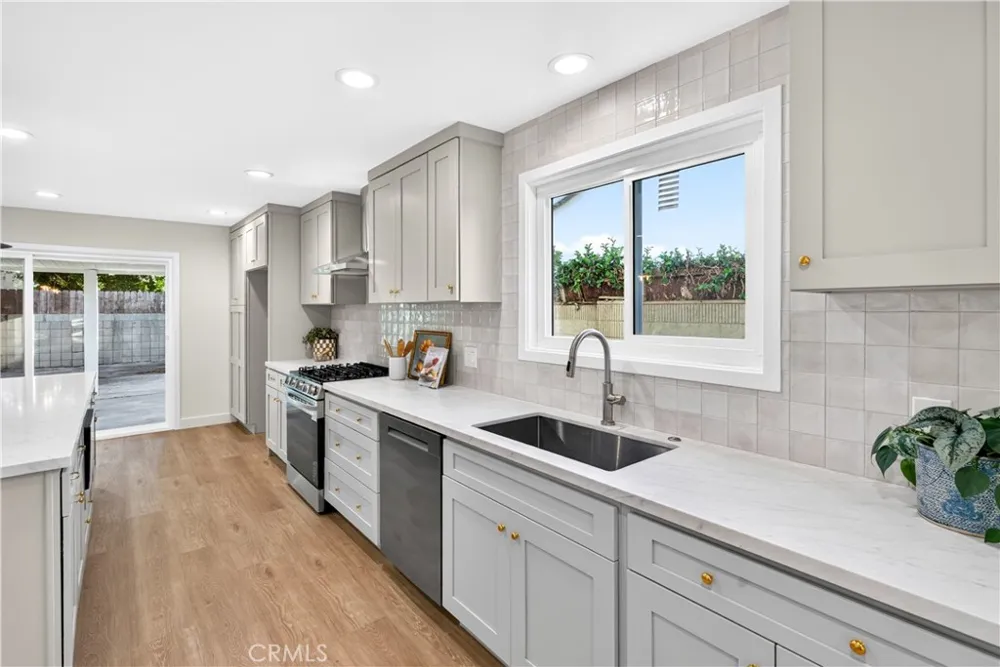 5382 Christal Garden Grove, CA 92845