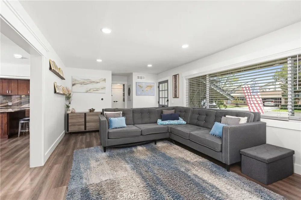 3238 W Ravenswood Anaheim, CA 92804