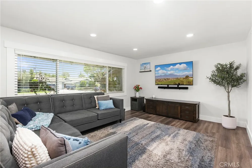 3238 W Ravenswood Anaheim, CA 92804