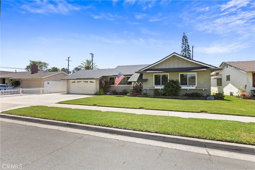 3238 W Ravenswood Anaheim, CA 92804