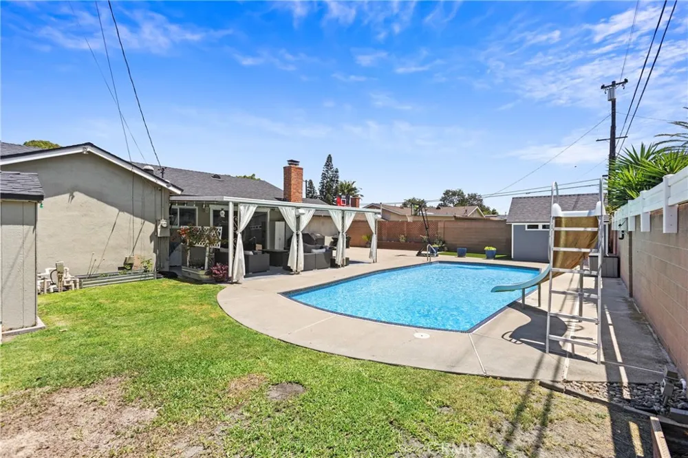 3238 W Ravenswood Anaheim, CA 92804
