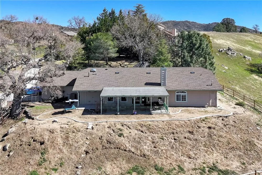 27100 Barkes Tehachapi, CA 93561