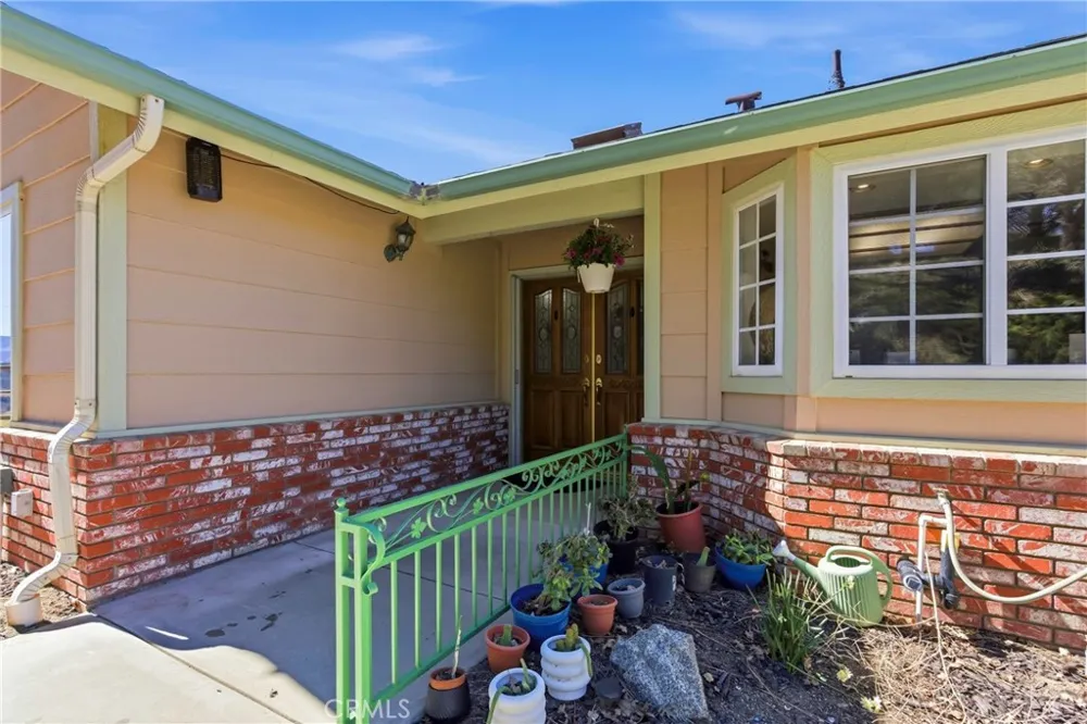 27100 Barkes Tehachapi, CA 93561