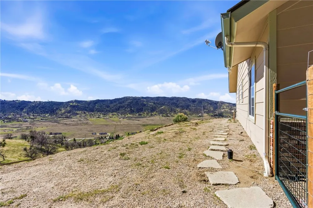 27100 Barkes Tehachapi, CA 93561