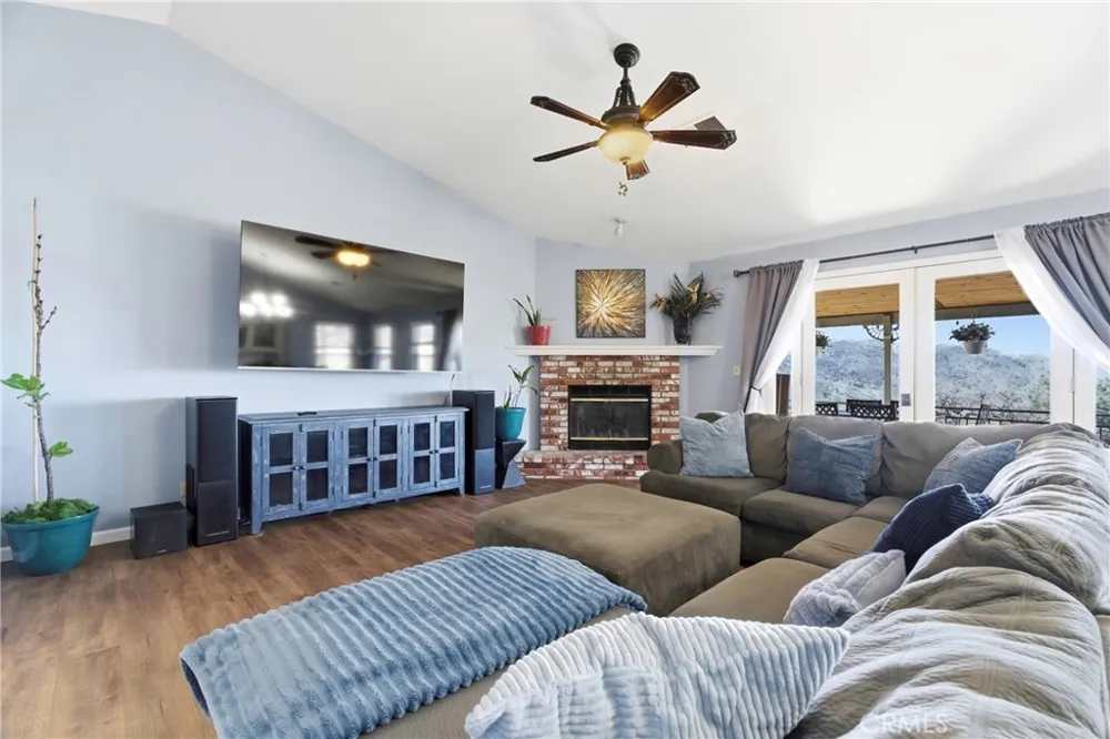 27100 Barkes Tehachapi, CA 93561