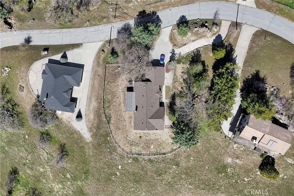 27100 Barkes Tehachapi, CA 93561