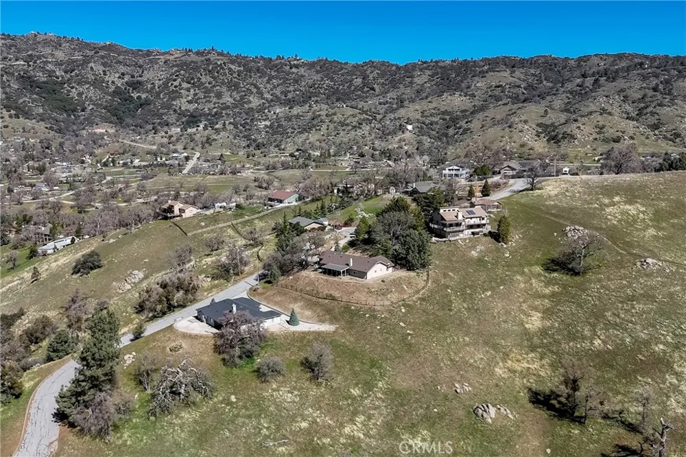 27100 Barkes Tehachapi, CA 93561