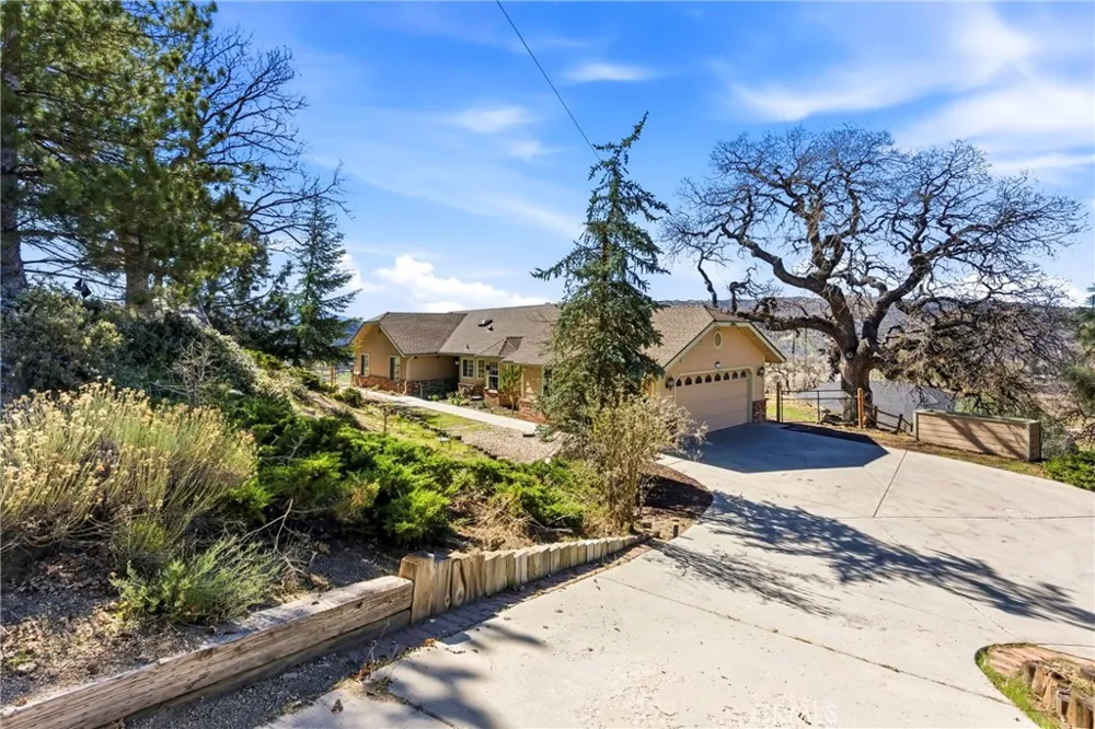 27100 Barkes Tehachapi, CA 93561