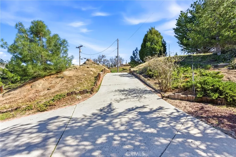 27100 Barkes Tehachapi, CA 93561