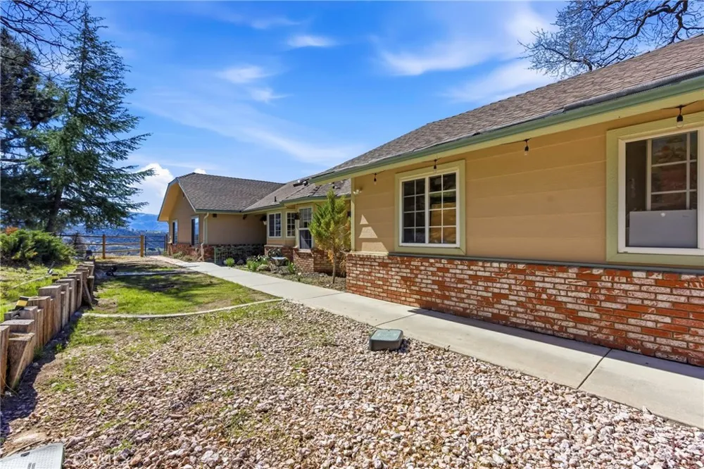 27100 Barkes Tehachapi, CA 93561
