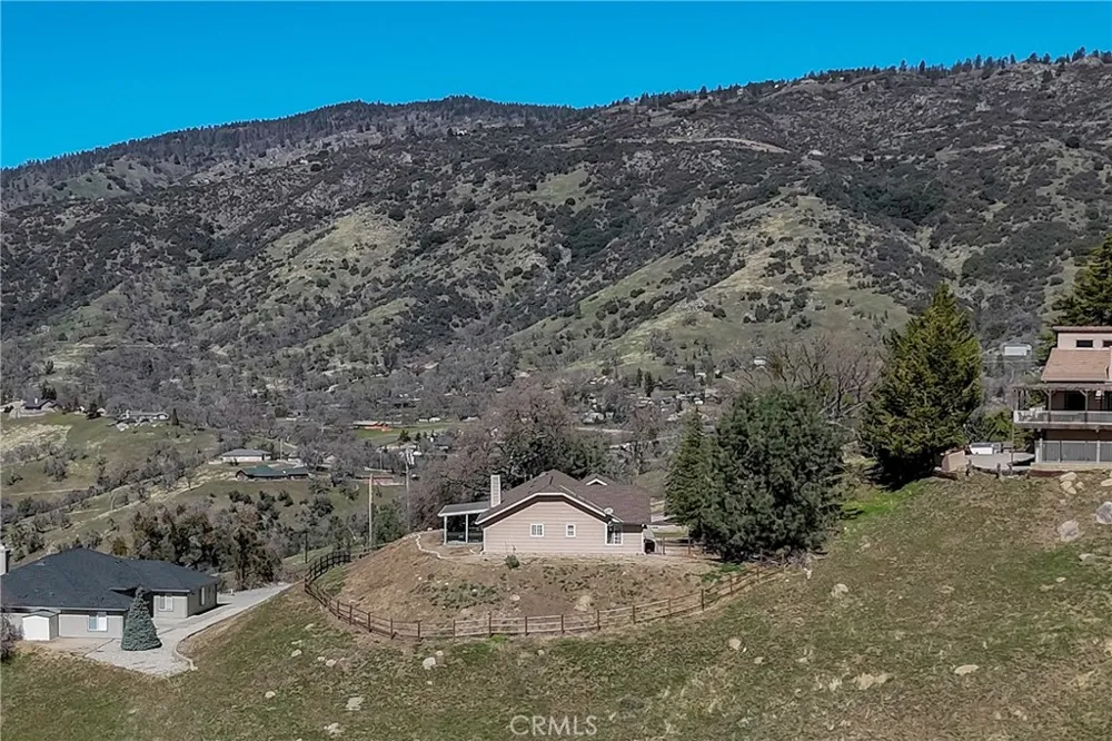 27100 Barkes Tehachapi, CA 93561