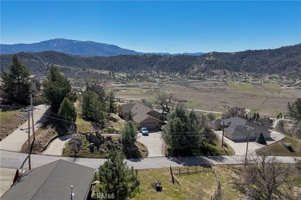 27100 Barkes Tehachapi, CA 93561