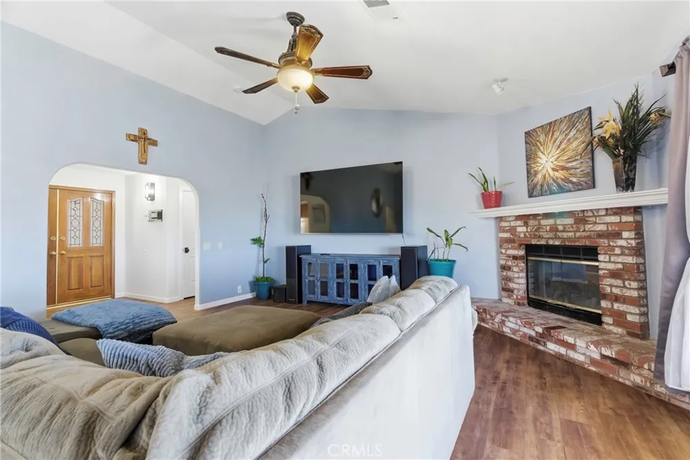 27100 Barkes Tehachapi, CA 93561