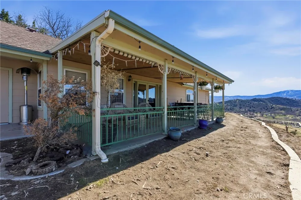 27100 Barkes Tehachapi, CA 93561