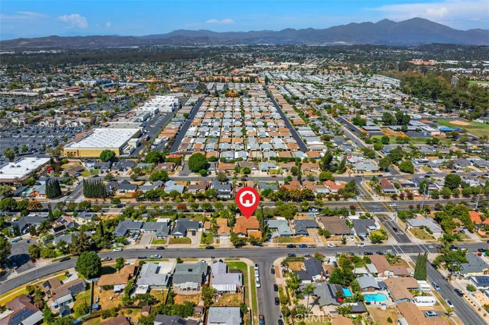 24541 Penfield Lake Forest, CA 92630