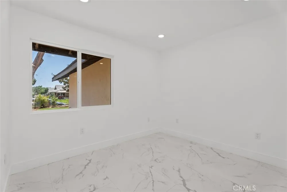 24541 Penfield Lake Forest, CA 92630