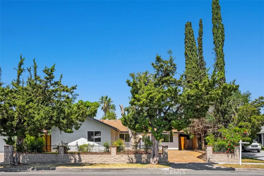 24541 Penfield Lake Forest, CA 92630