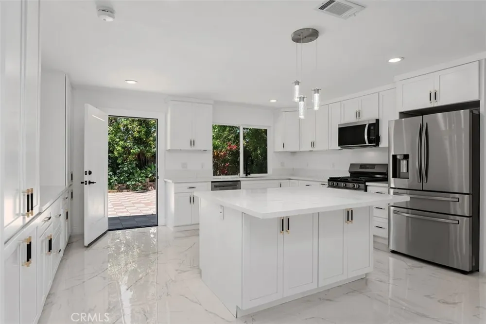 24541 Penfield Lake Forest, CA 92630