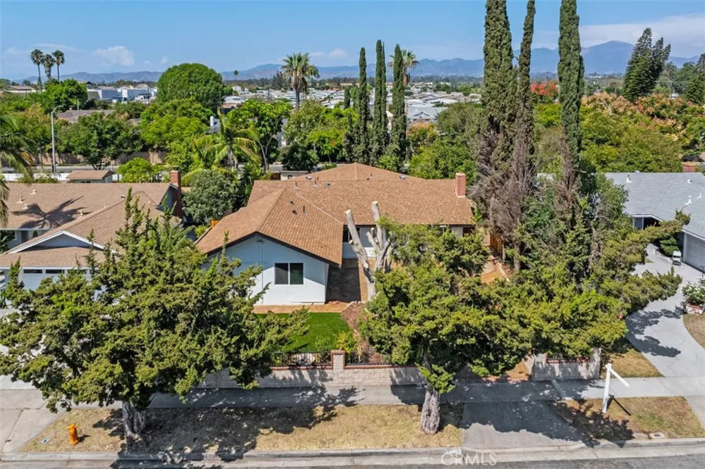 24541 Penfield Lake Forest, CA 92630