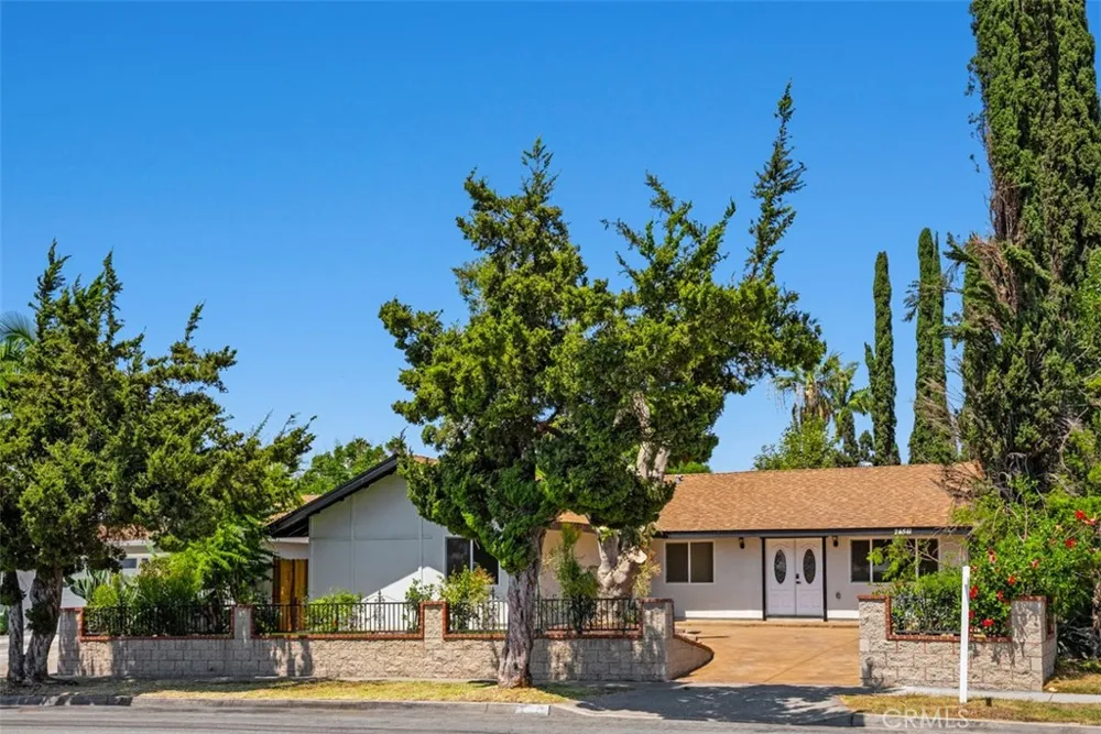 24541 Penfield Lake Forest, CA 92630