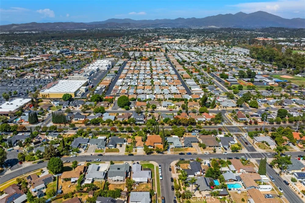 24541 Penfield Lake Forest, CA 92630