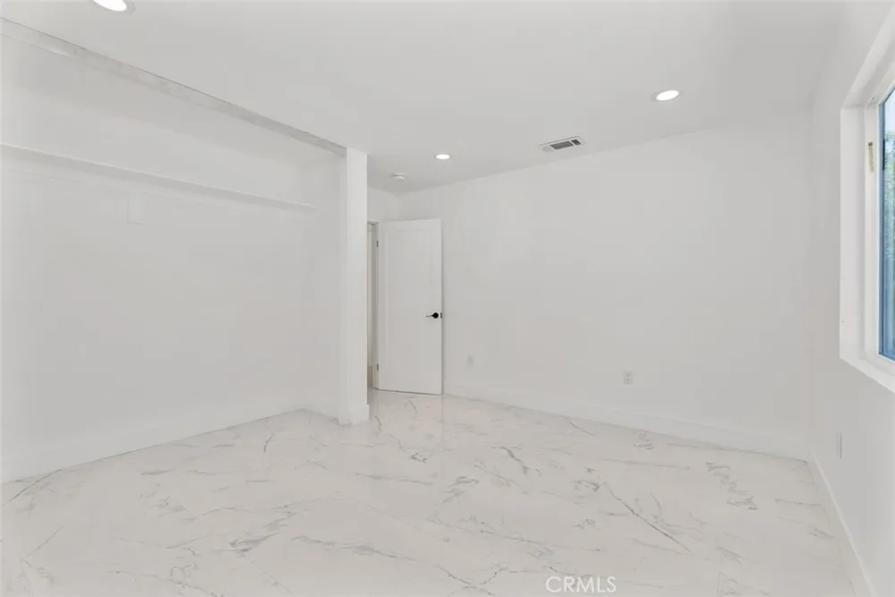 24541 Penfield Lake Forest, CA 92630
