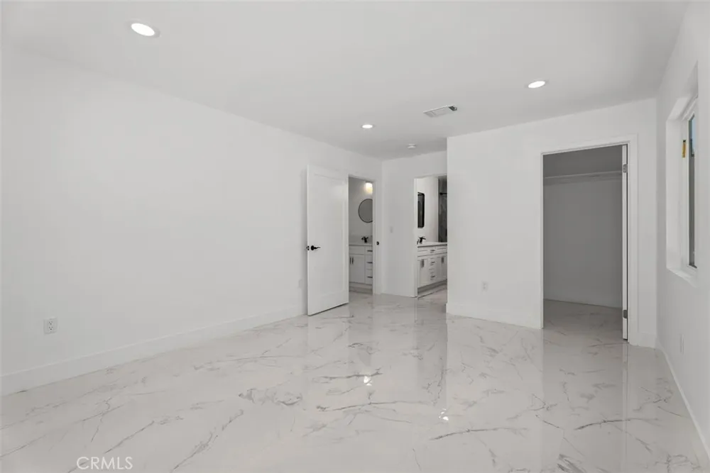 24541 Penfield Lake Forest, CA 92630