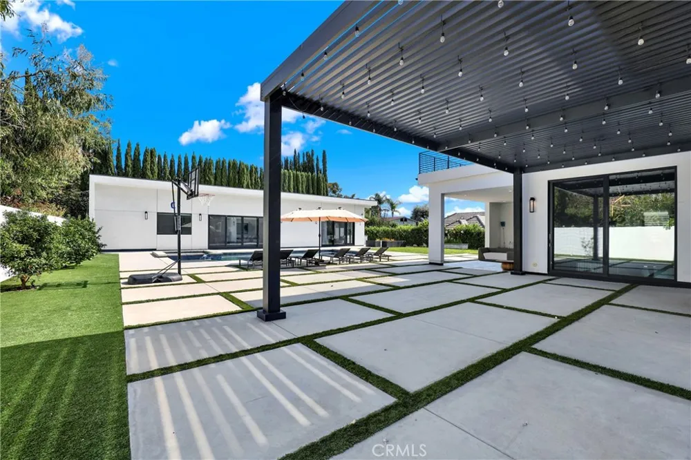 18852 CANYON CREST DRIVE Villa Park, CA 92861