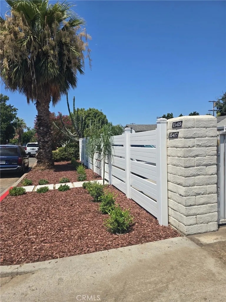 15417 Tuba Street San Fernando, CA 91345