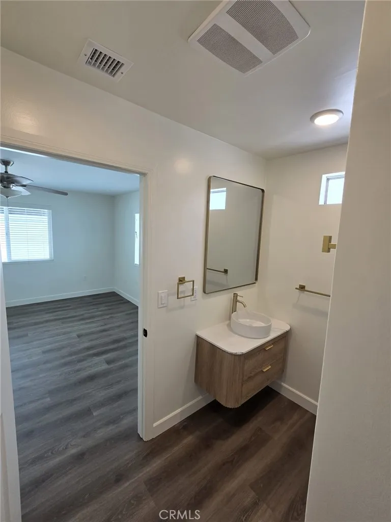 15417 Tuba Street San Fernando, CA 91345