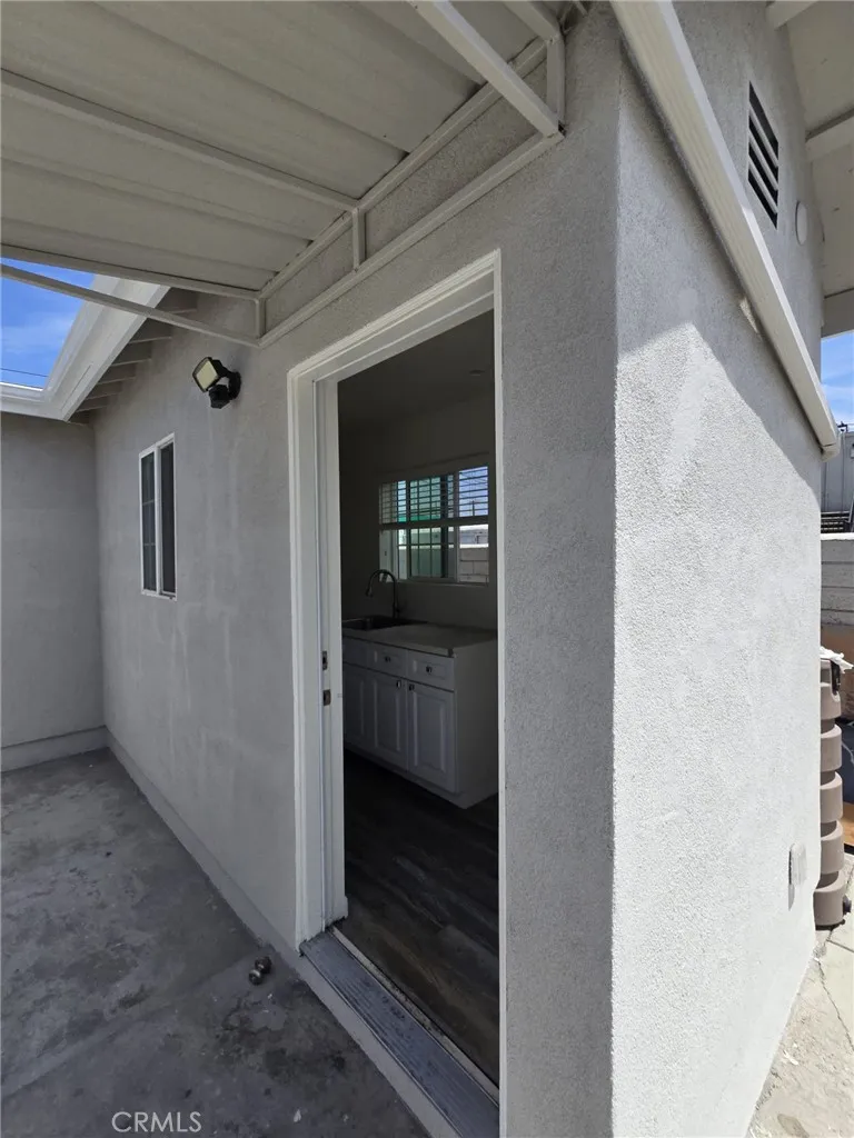 15417 Tuba Street San Fernando, CA 91345