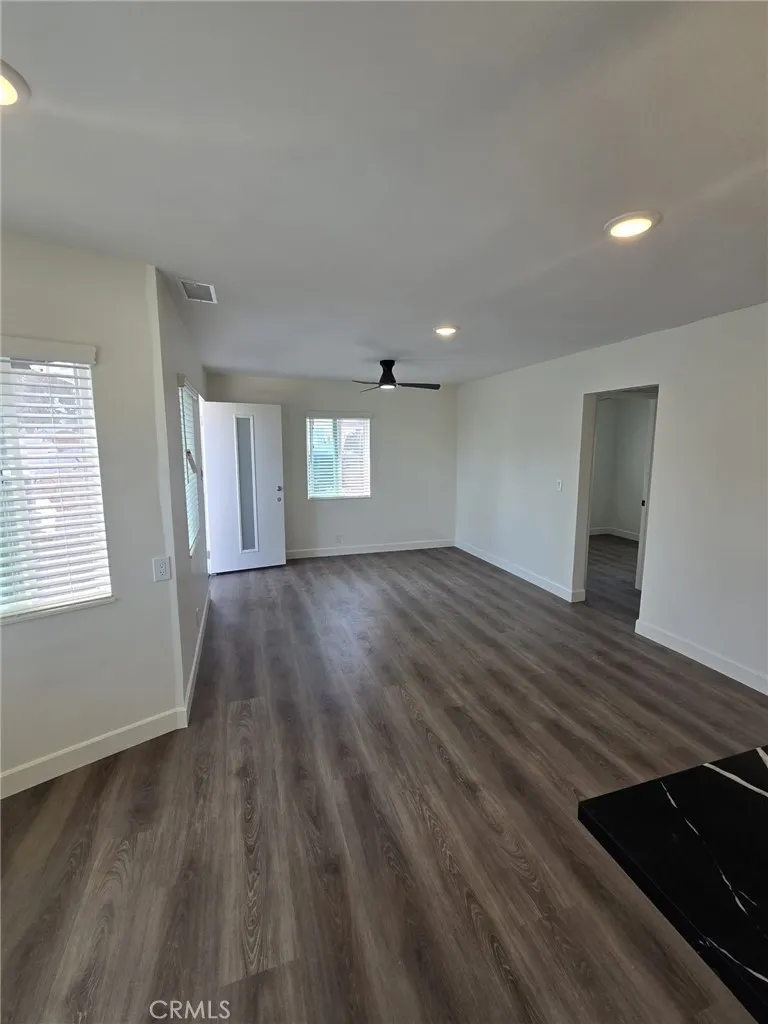 15417 Tuba Street San Fernando, CA 91345