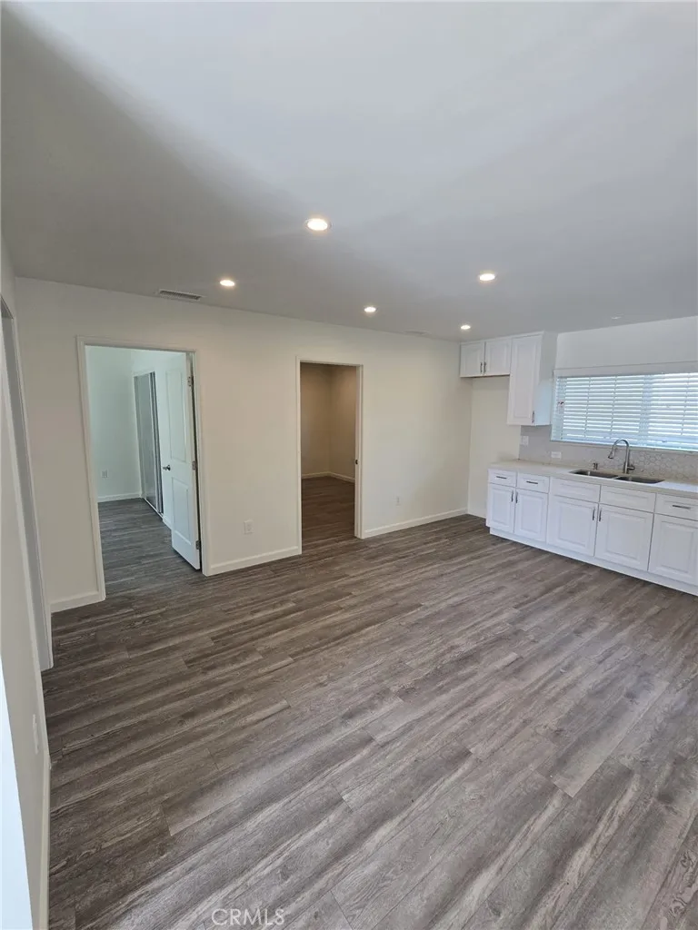15417 Tuba Street San Fernando, CA 91345