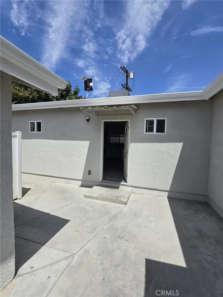 15417 Tuba Street San Fernando, CA 91345