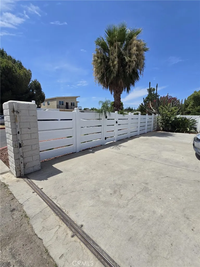 15417 Tuba Street San Fernando, CA 91345