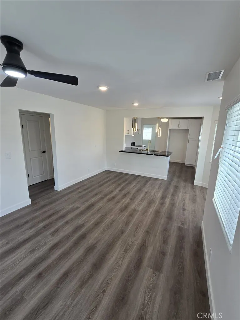 15417 Tuba Street San Fernando, CA 91345