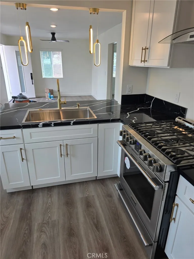 15417 Tuba Street San Fernando, CA 91345