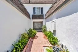 32 E Senisa Irvine, CA 92612