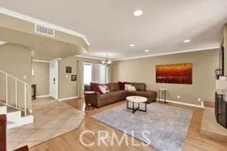 32 E Senisa Irvine, CA 92612