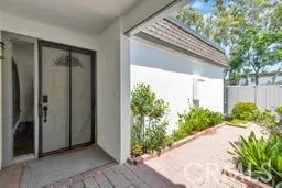 32 E Senisa Irvine, CA 92612