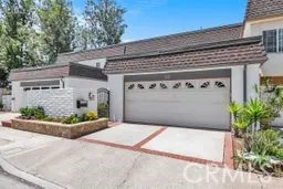32 E Senisa Irvine, CA 92612