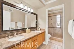 32 E Senisa Irvine, CA 92612