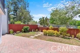 32 E Senisa Irvine, CA 92612